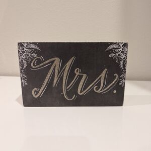 Black and White 'Mrs.' Decorative Sign